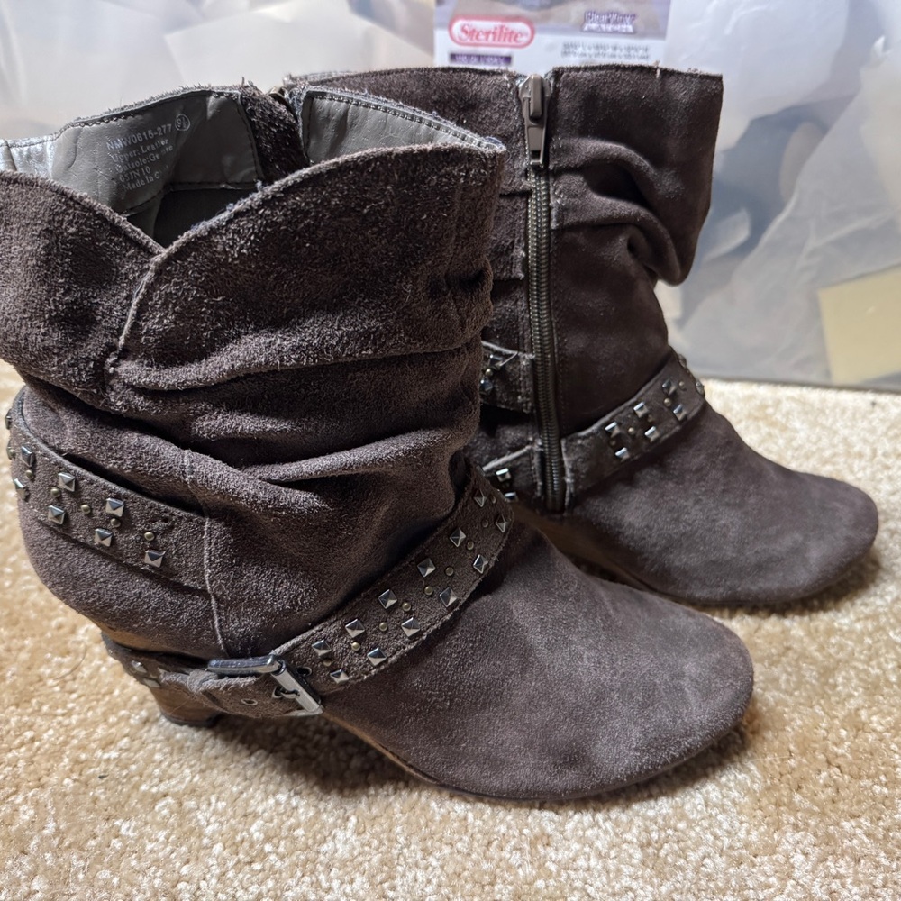 Bad Monkey brown suede boots